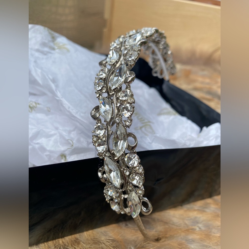 Crown / hair piece jewelry